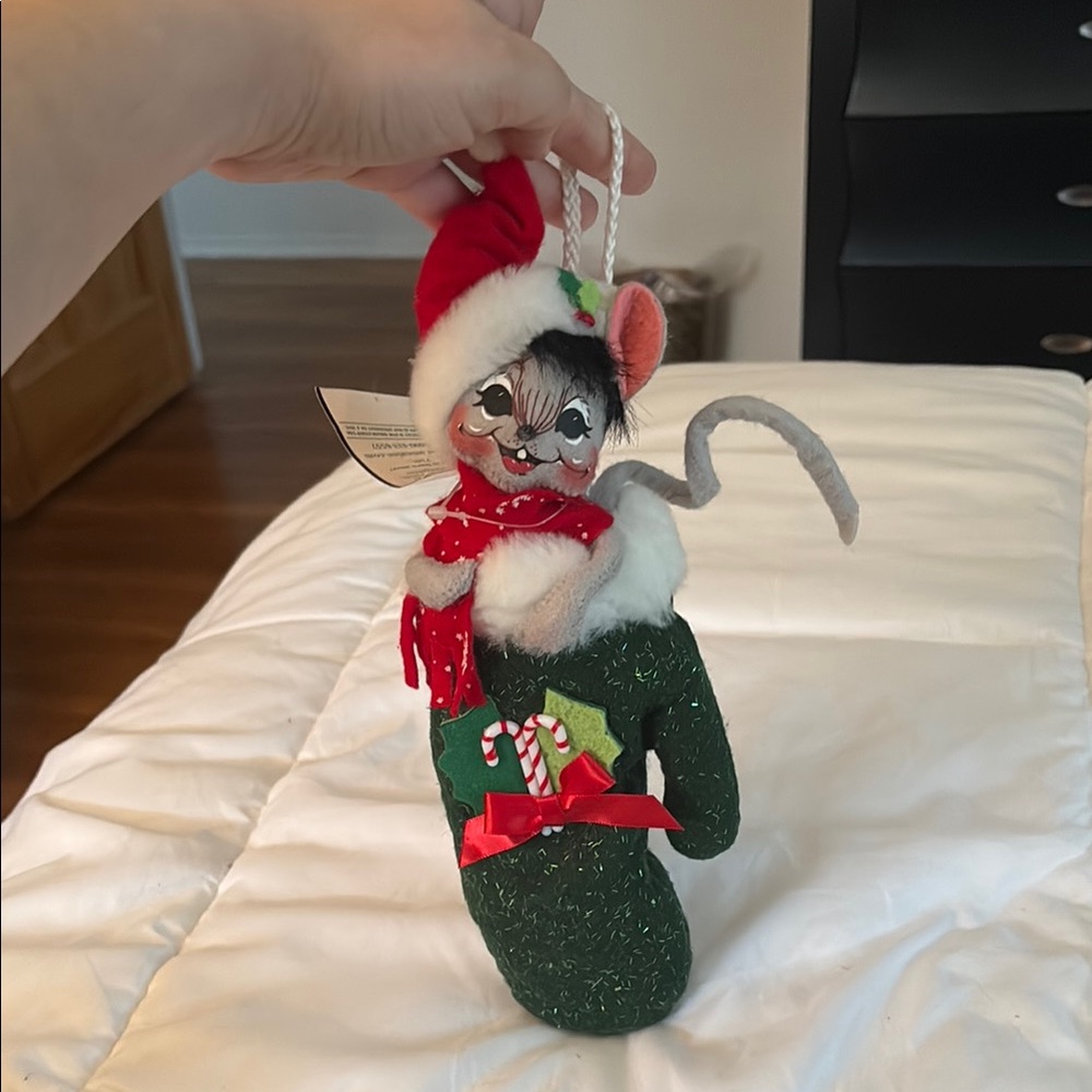 NWT Annalee Festive hanging Mouse in green mitten
